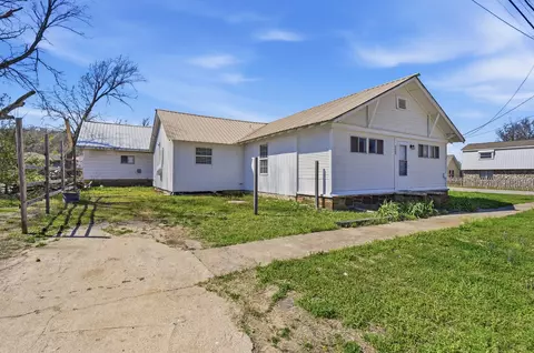 Exterior - 123 7th St, Barnsdall, OK 74002 photo 2 of 4