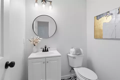 Bath - 447 E 147th St S, Glenpool, OK 74033 photo 1 of 3