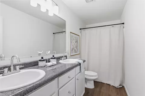 Bath - 447 E 147th St S, Glenpool, OK 74033 photo 2 of 3
