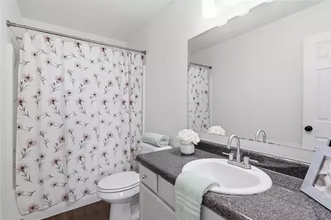 Bath - 447 E 147th St S, Glenpool, OK 74033 photo 3 of 3