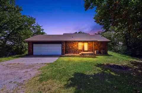 6160 Acacia Rd, Okmulgee, OK 74447