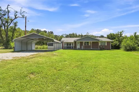 2424 N State Highway 82 Hwy, Salina, OK 74365