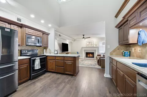Kitchen - 1334 E 48th St, Tulsa, OK 74105 photo 4 of 4