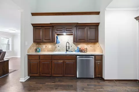 Kitchen - 1334 E 48th St, Tulsa, OK 74105 photo 3 of 4