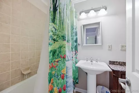 Bath - 1334 E 48th St, Tulsa, OK 74105 photo 2 of 2