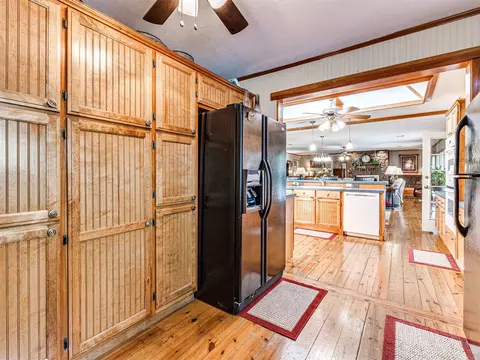 Kitchen - 34052 E 703 Rd, Wagoner, OK 74467 photo 9 of 9