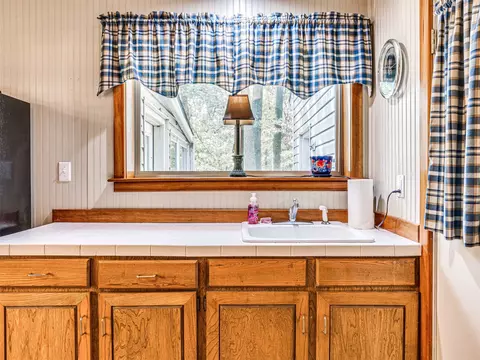 Kitchen - 34052 E 703 Rd, Wagoner, OK 74467 photo 8 of 9