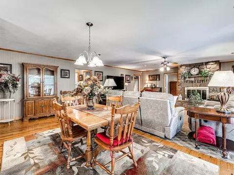 Dining - 34052 E 703 Rd, Wagoner, OK 74467 photo 2 of 3