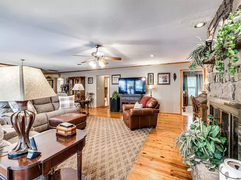 Living - 34052 E 703 Rd, Wagoner, OK 74467 photo 4 of 5