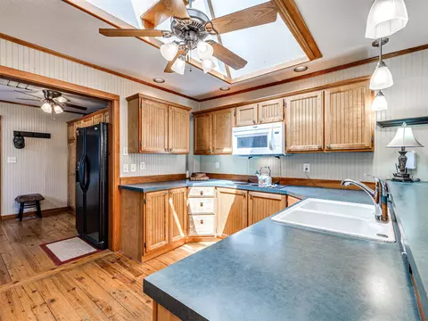Kitchen - 34052 E 703 Rd, Wagoner, OK 74467 photo 4 of 9