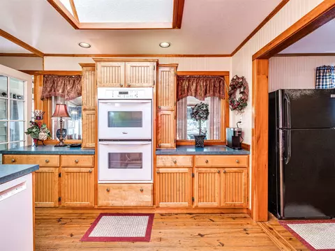 Kitchen - 34052 E 703 Rd, Wagoner, OK 74467 photo 6 of 9