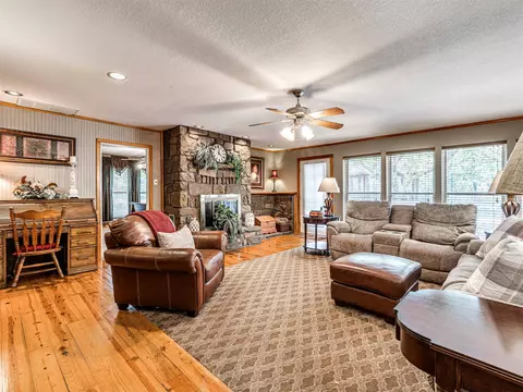 Living - 34052 E 703 Rd, Wagoner, OK 74467 photo 2 of 5