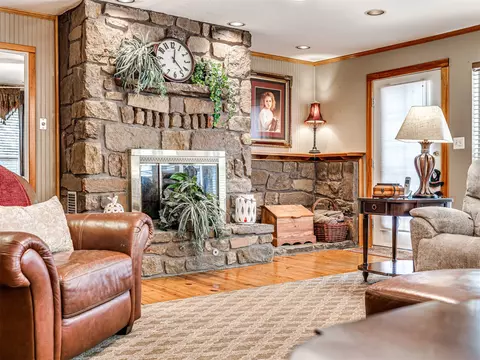 Living - 34052 E 703 Rd, Wagoner, OK 74467 photo 3 of 5