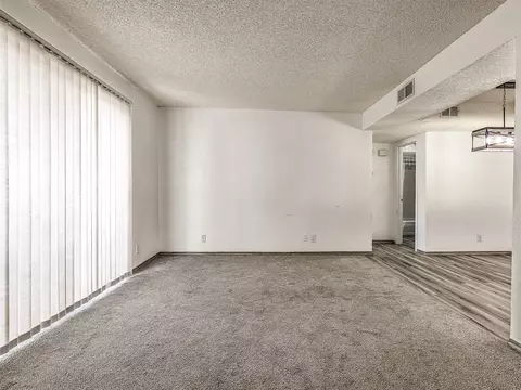 Living - 2217 E 67th Street S 1502, Tulsa, OK 74136 photo 2 of 5