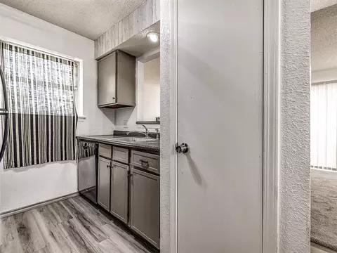 Kitchen - 2217 E 67th Street S 1502, Tulsa, OK 74136 photo 3 of 7
