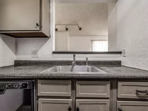 Kitchen - 2217 E 67th Street S 1502, Tulsa, OK 74136 photo 5 of 7