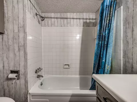 Bath - 2217 E 67th Street S 1502, Tulsa, OK 74136 photo 2 of 3