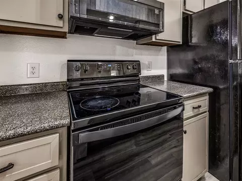 Kitchen - 2217 E 67th Street S 1502, Tulsa, OK 74136 photo 6 of 7