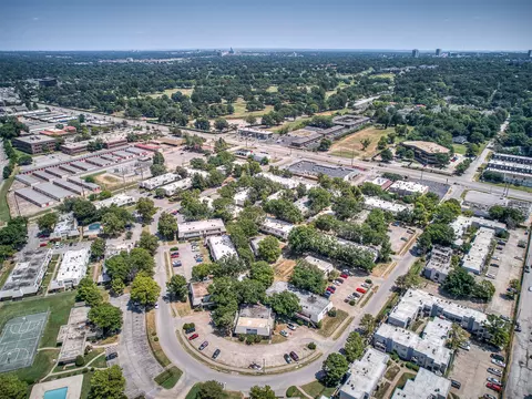 View/Area - 2217 E 67th Street S 1502, Tulsa, OK 74136 photo 8 of 12
