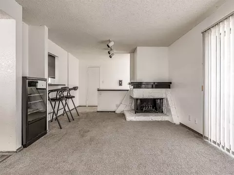 Living - 2217 E 67th Street S 1502, Tulsa, OK 74136 photo 3 of 5