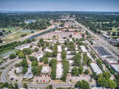 View/Area - 2217 E 67th Street S 1502, Tulsa, OK 74136 photo 7 of 12