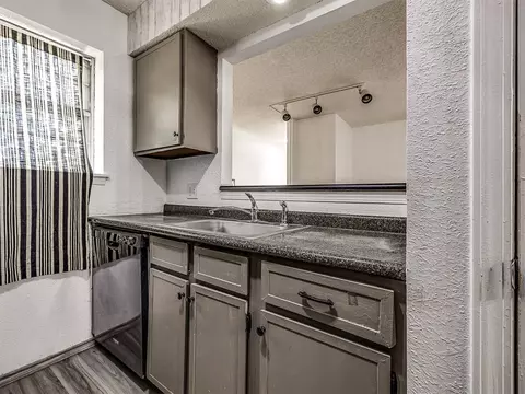Kitchen - 2217 E 67th Street S 1502, Tulsa, OK 74136 photo 4 of 7