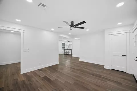 Living - 2542 E Newton Pl N, Tulsa, OK 74110 photo 2 of 5