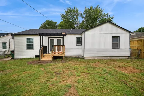Exterior - 2542 E Newton Pl N, Tulsa, OK 74110 photo 4 of 6