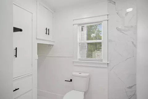 Bath - 2542 E Newton Pl N, Tulsa, OK 74110 photo 5 of 6
