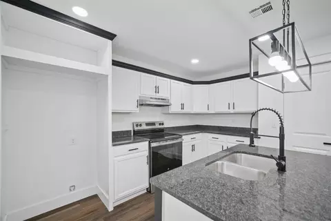 Kitchen - 2542 E Newton Pl N, Tulsa, OK 74110 photo 2 of 3