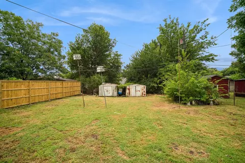Exterior - 2542 E Newton Pl N, Tulsa, OK 74110 photo 5 of 6