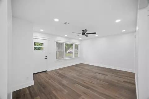 Living - 2542 E Newton Pl N, Tulsa, OK 74110 photo 3 of 5