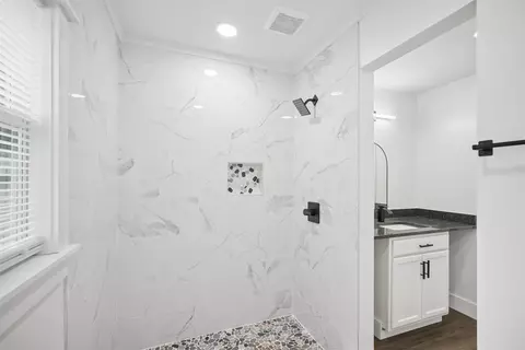 Bath - 2542 E Newton Pl N, Tulsa, OK 74110 photo 6 of 6
