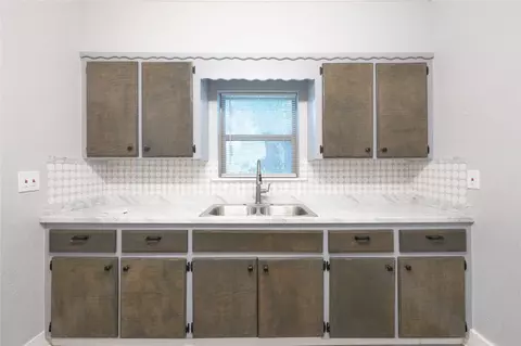 Kitchen - 325 N Cherry, Ada, OK 74820 photo 2 of 2