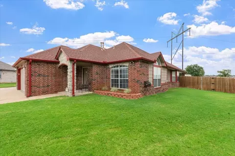 Exterior - 8517 E Madison St, Broken Arrow, OK 74014 photo 3 of 11