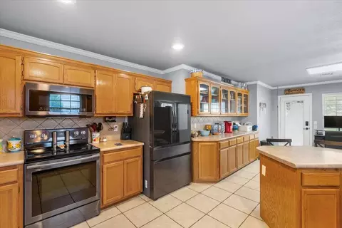 Kitchen - 8517 E Madison St, Broken Arrow, OK 74014 photo 6 of 6