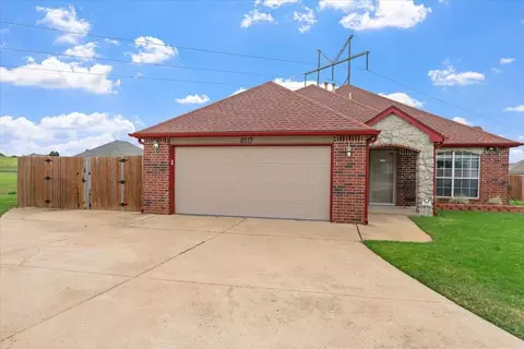 Exterior - 8517 E Madison St, Broken Arrow, OK 74014 photo 2 of 11