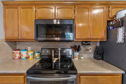 Kitchen - 8517 E Madison St, Broken Arrow, OK 74014 photo 3 of 6