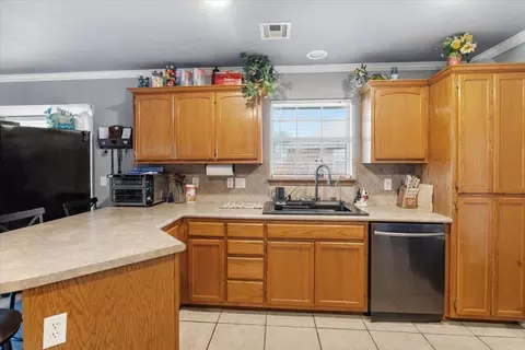 Kitchen - 8517 E Madison St, Broken Arrow, OK 74014 photo 1 of 6