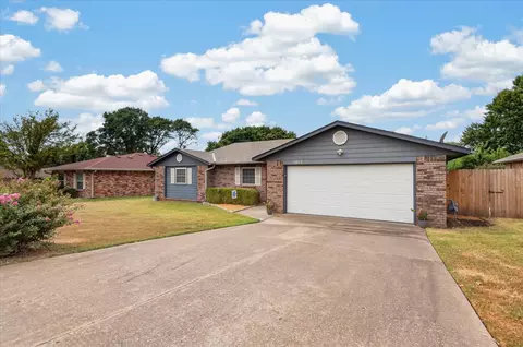 1013 King Dr, Bartlesville, OK 74006