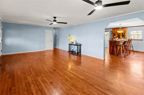 Living - 509 Sunset Strip, Eufaula, OK 74432 photo 4 of 9