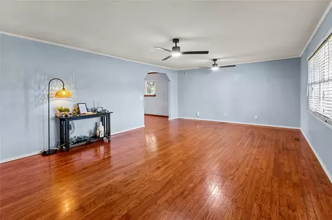 Living - 509 Sunset Strip, Eufaula, OK 74432 photo 3 of 9