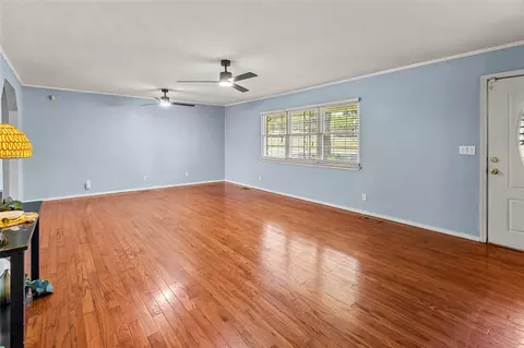 Living - 509 Sunset Strip, Eufaula, OK 74432 photo 2 of 9