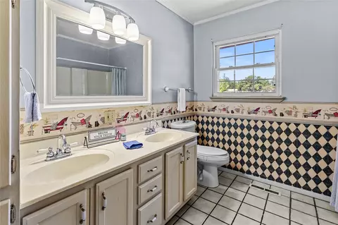 Bath - 509 Sunset Strip, Eufaula, OK 74432 photo 5 of 9