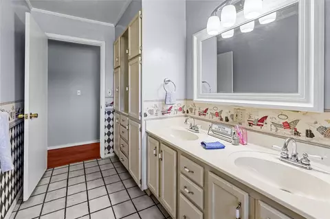 Bath - 509 Sunset Strip, Eufaula, OK 74432 photo 7 of 9