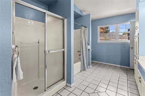 Bath - 509 Sunset Strip, Eufaula, OK 74432 photo 1 of 9
