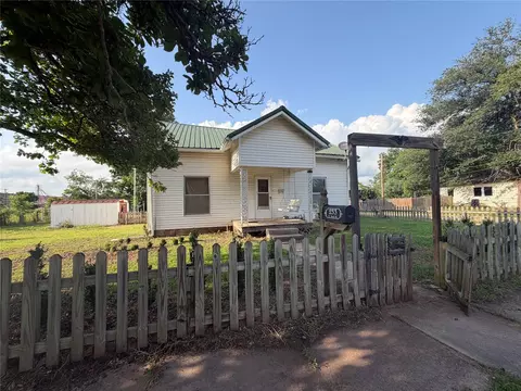 233 E 3rd St E, Pawhuska, OK 74056