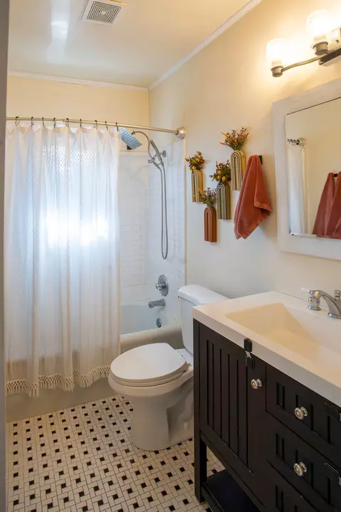 Bath - 2040 E 13th St, Tulsa, OK 74104 photo 1 of 1