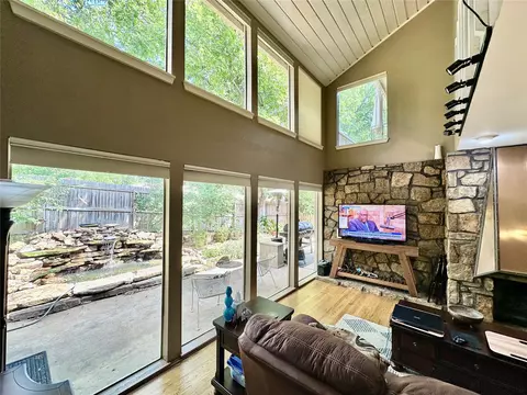 Living - 3313 E 68th Place 6, Tulsa, OK 74136 photo 2 of 6
