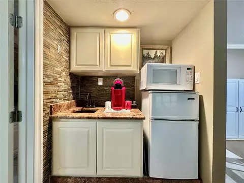 Kitchen - 3313 E 68th Place 6, Tulsa, OK 74136 photo 6 of 6